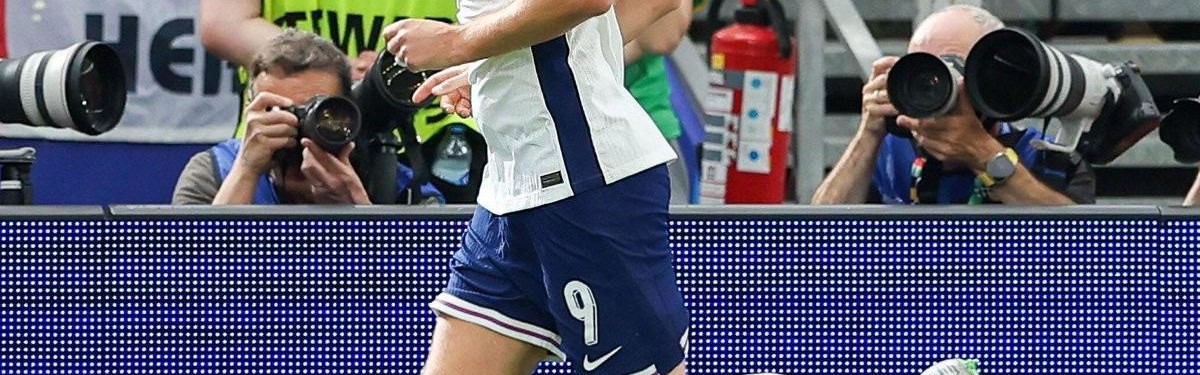 金年会体育-CBA各大足球队海报盘点